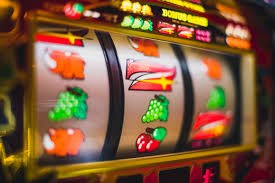 Pemain Indonesia menikmati game slot online di smartphone